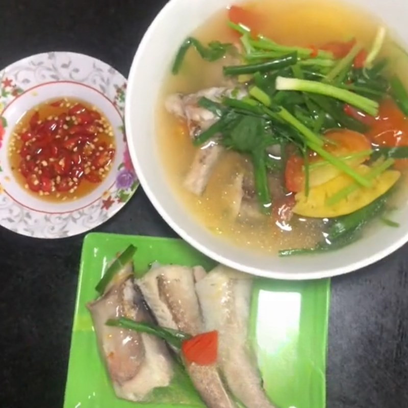 bát canh cá khoai nấu ngót thơm ngon nóng hổi