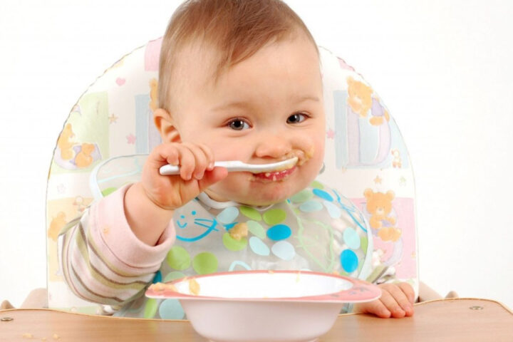 cách nấu cháo cua đồng cho bé: Hướng Dẫn Chi Tiết A-Z Cho Bữa Ăn Dặm Hoàn Hảo Bé có thể bắt đầu ăn cháo cua đồng khi hệ tiêu hóa đã sẵn sàng, thường từ 7-8 tháng tuổi