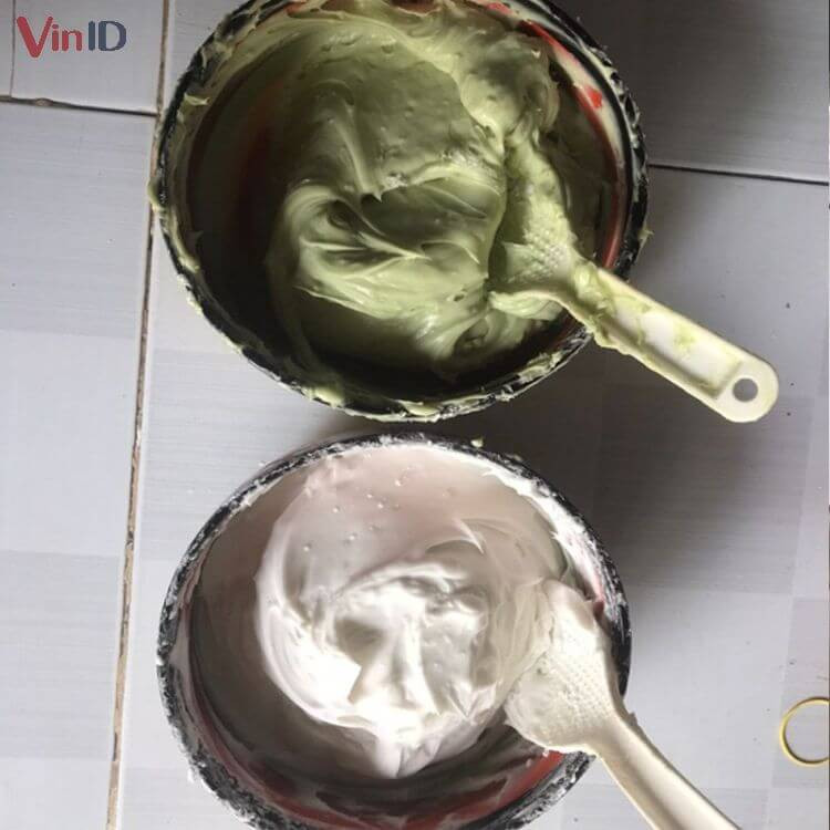Cách Làm Bánh Lọt Ngọt Chuẩn Vị Miền Tây Tại Nhà Bột sau khi trộn đều bột năng trở nên dẻo mịn, sẵn sàng cho công đoạn ép bánh, quyết định độ dai ngon của bánh lọt ngọt