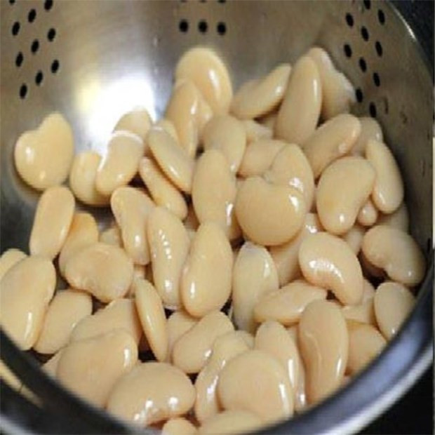 Cách Nấu Chè Miền Tây: Tổng Hợp Công Thức Đặc Sản Thanh Mát, Dễ Làm Tại Nhà Đậu và hạt sen đang luộc