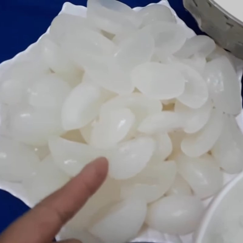 Cách Nấu Chè Miền Tây: Tổng Hợp Công Thức Đặc Sản Thanh Mát, Dễ Làm Tại Nhà Lá dứa buộc gọn