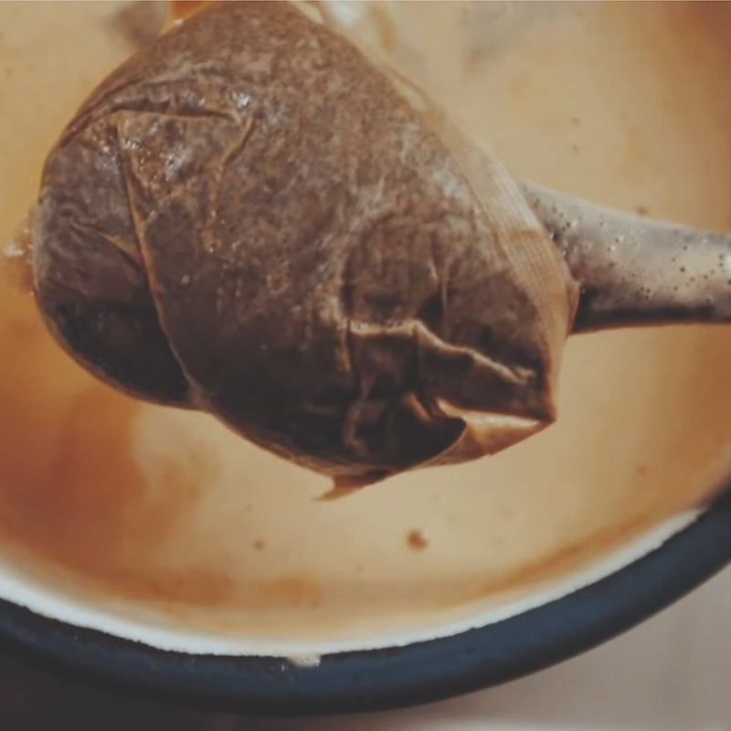 Cách Làm Bánh Flan Trà Sữa Thơm Ngon Chuẩn Vị Tại Nhà Nấu trà sữa Thái đỏ đậm đà cho món bánh flan trà sữa