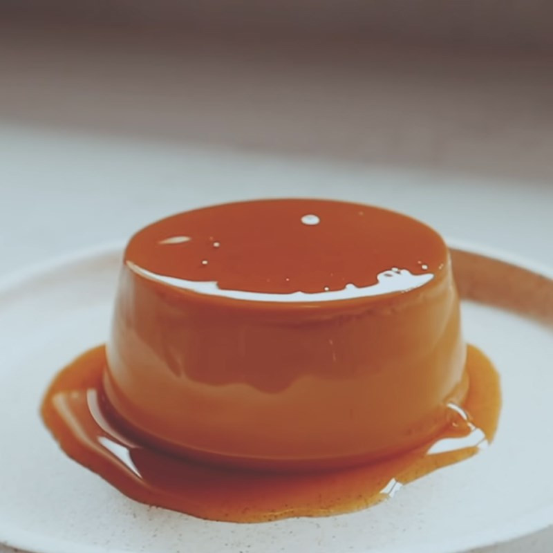Cách Làm Bánh Flan Trà Sữa Thơm Ngon Chuẩn Vị Tại Nhà Thành phẩm bánh flan trà sữa Thái đỏ thơm ngon, mềm mịn và đẹp mắt